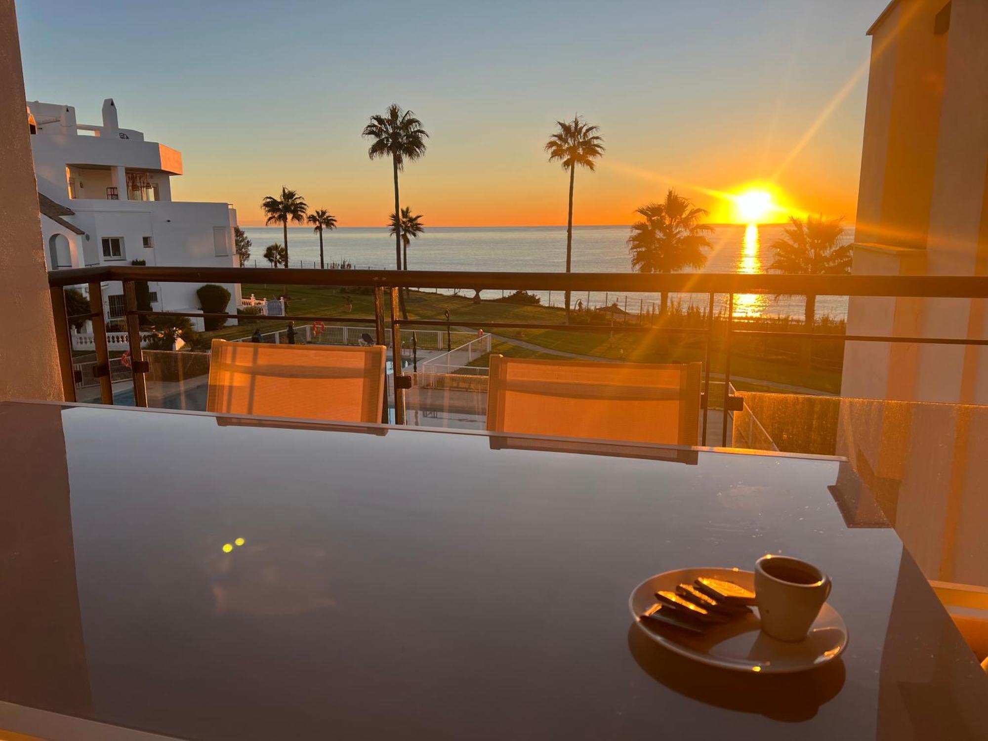 Sunrise Beach Front - Casares Del Mar Ngoại thất bức ảnh