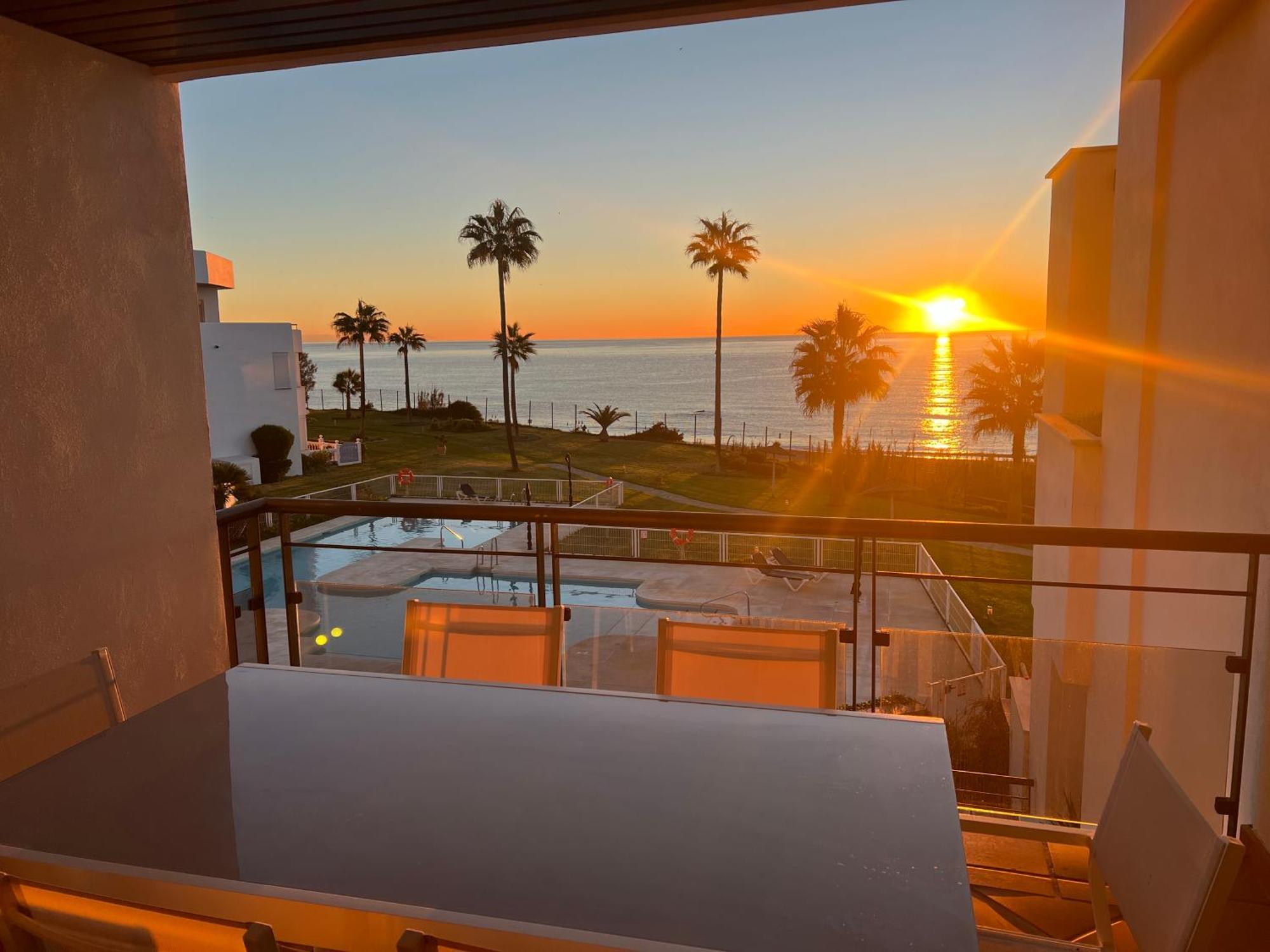 Sunrise Beach Front - Casares Del Mar Ngoại thất bức ảnh
