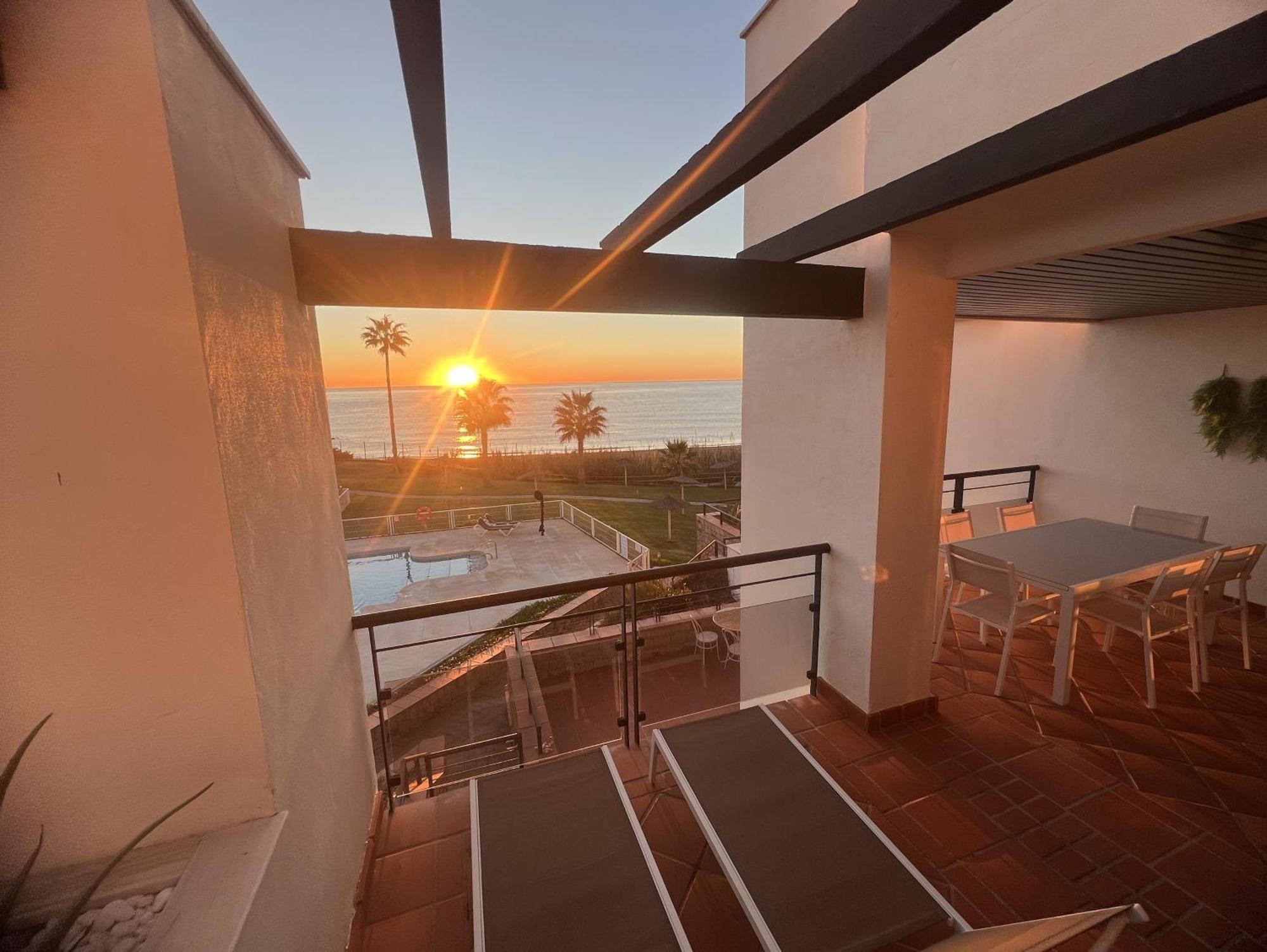 Sunrise Beach Front - Casares Del Mar Ngoại thất bức ảnh